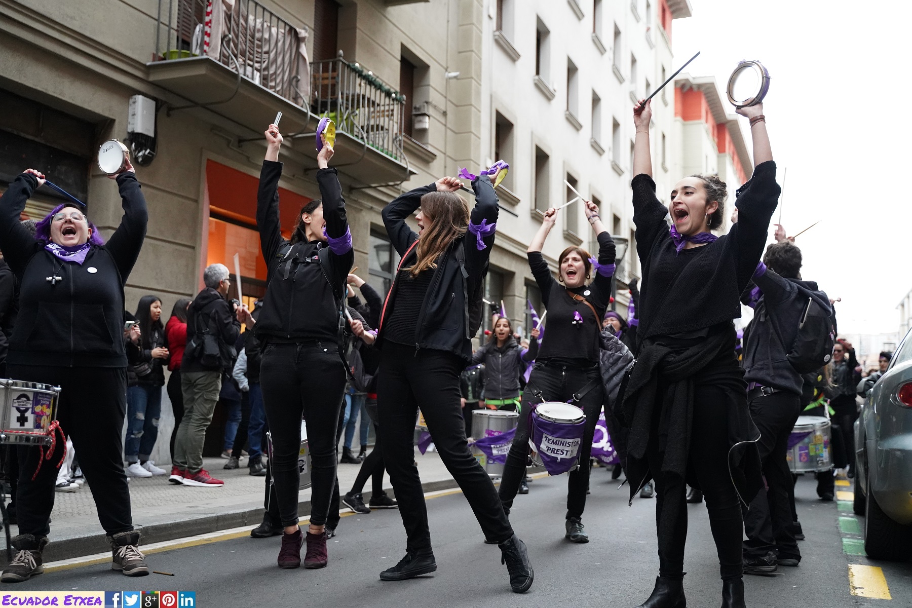 feminista-8-marzo-histórico-bilbao-vasco-cimientos-casa-mujeres-koloretxe-emakumeen-etxea