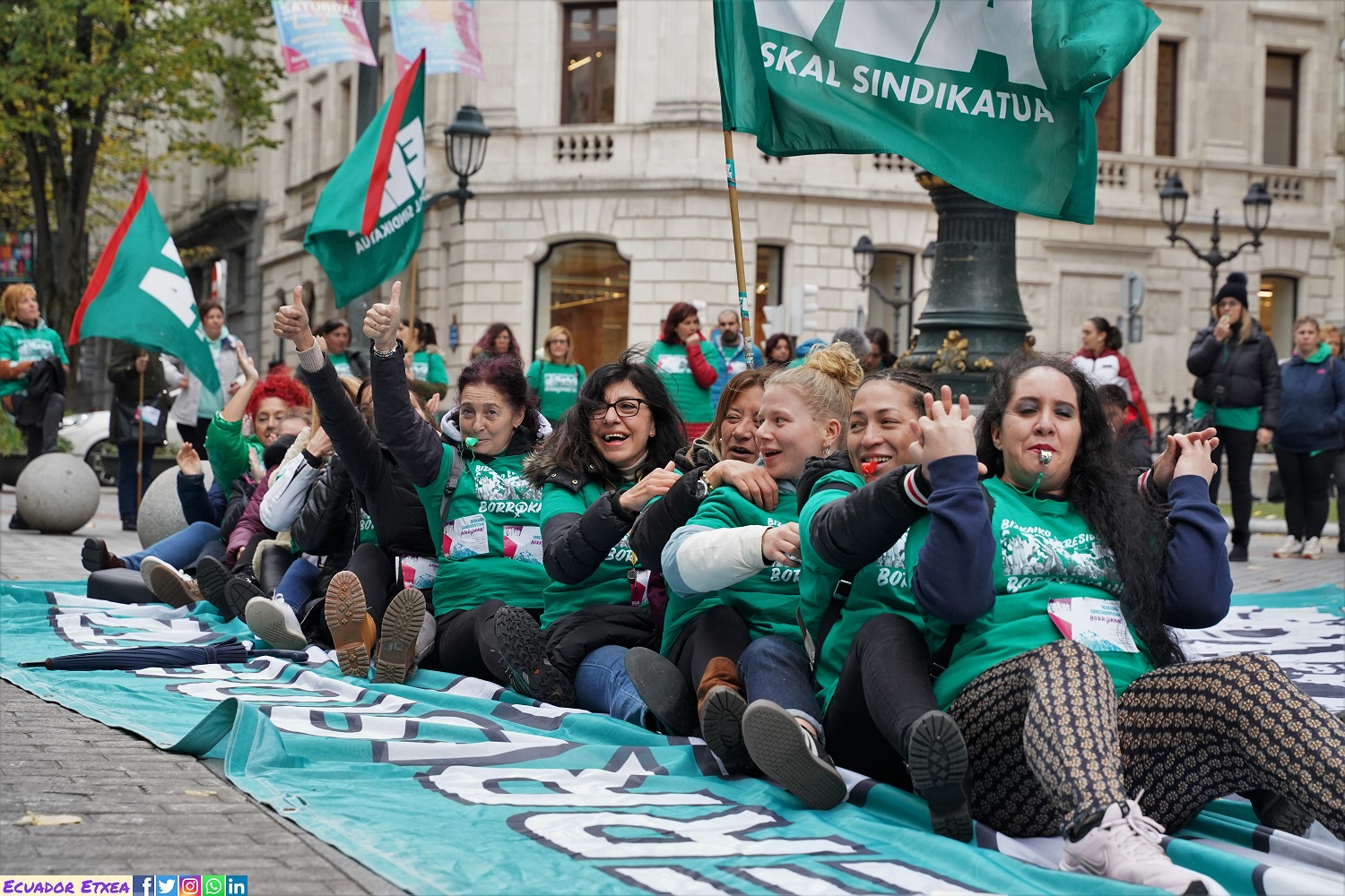 mujeres-feminista-25N-trabajadoras-residencias-bizkaia-huelga-patronales-cuidados-diputación-gobierno-vasco