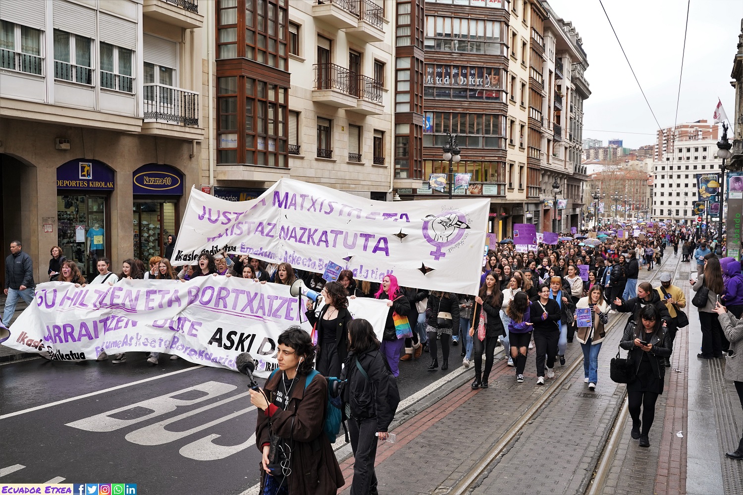 estudiantes-huelga-feminista-8M-8-marzo-bilbao-mujeres