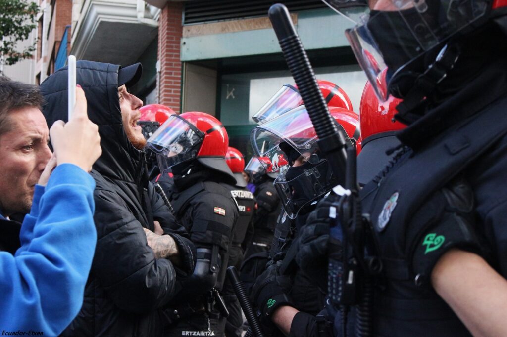 objeción-fiscal-IRPF-impuestos-declaración-renta-euskadi-euskalherria-país-vasco-guerra-militar-armas