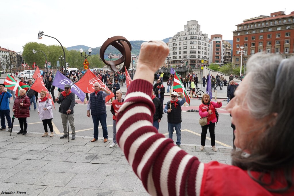 pensionistas-vascos-bilbao-ILP-firmas-pensiones-euskalherria-gasteiz