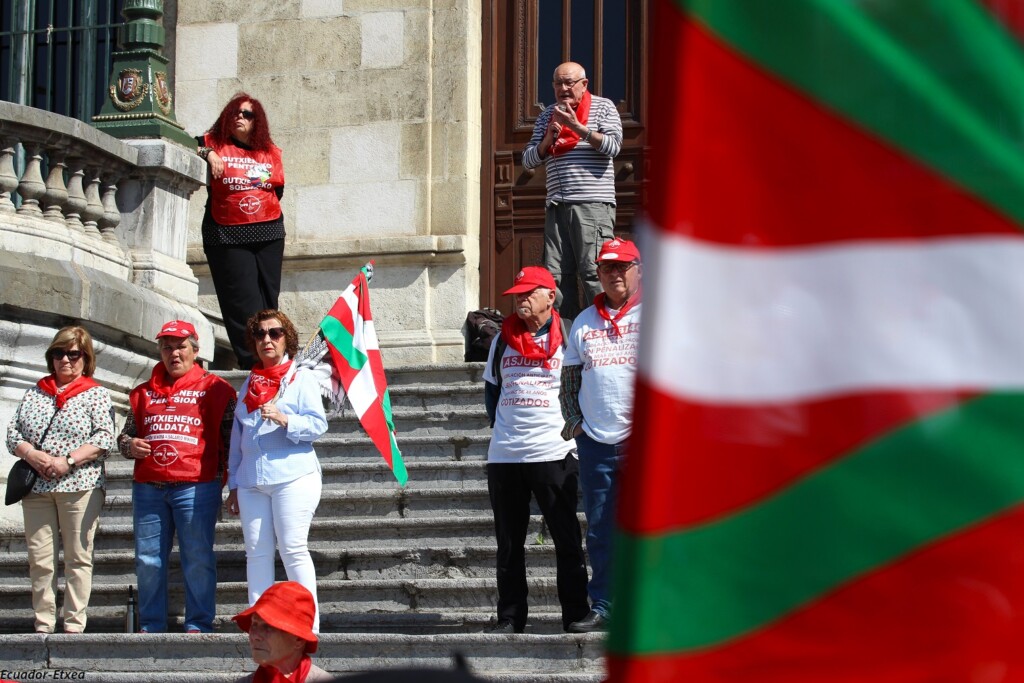 pensionistas-vascos-bilbao-ILP-firmas-pensiones-euskalherria