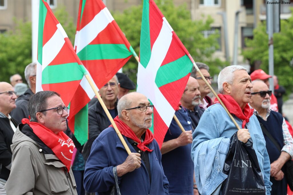 pensionistas-vascos-ILP-firmas-PNV-PSE-parlamento