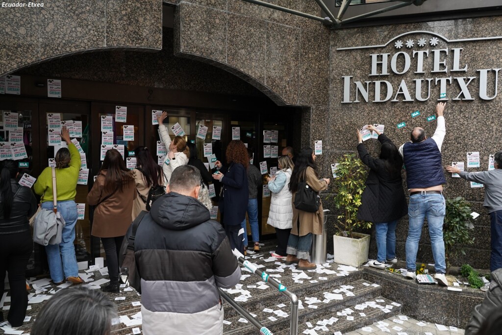 camareras-piso-mujeres-hotel-indautxu-bilbao-vasco-empapelan-huelga-ela-17M
