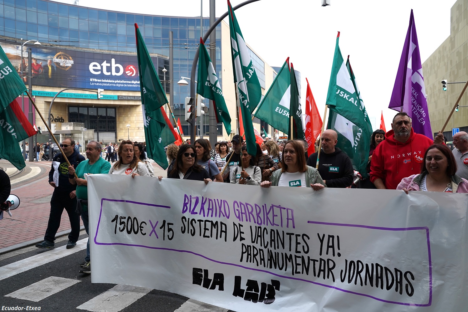 ertzaintza-policía-limpiadoras-limpieza-huelga-bizkaia-ELA-LAB-prohibición-papales