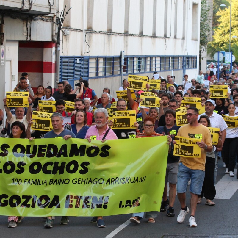 los8-ochos-erandio-tartanga-viviendas-alquiler-inquilinos-manifestación-mosaic-fondo-buitre-inmocaixa-LAB