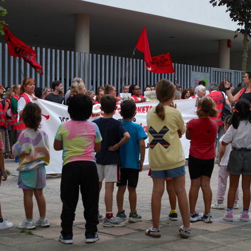 cucarachas-mal-olor-haurreskola-san-ignacio-bilbao-niños-menores-huelga-limpieza-ayuntamiento-LAB-ESK-ELA